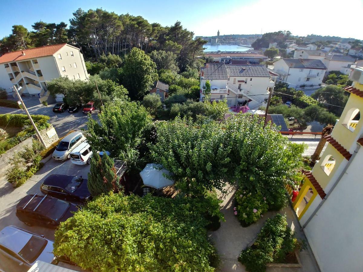 Apartments Mare Banjol Exterior photo